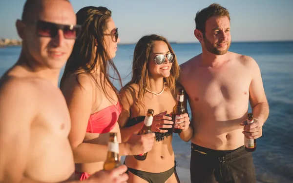 "Help! Mijn vriend gaat deze zomer op vakantie met zijn vrienden en vraagt of hij rubbertjes mag meenemen"