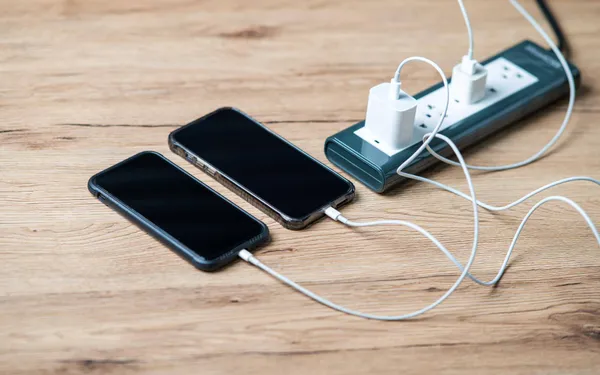 Waarschuwing voor ‘levensgevaarlijk’ smartphone-accessoire dat door populaire retailers verkocht wordt