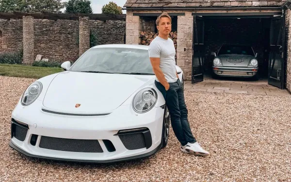 John (45) is een succesvol ondernemer en legt uit waarom een huis kopen een héél slechte investering is: "Immens veel risico's"