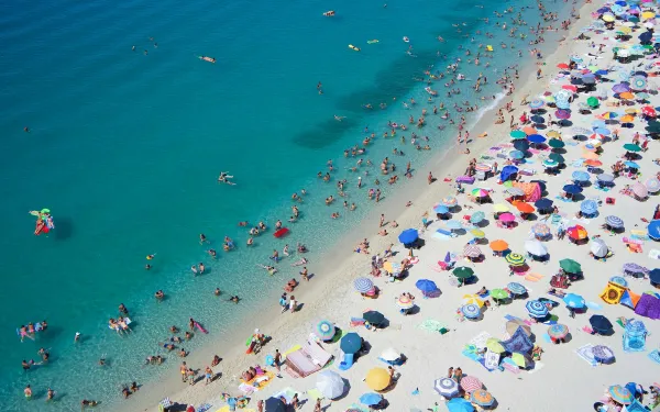 Populair vakantieland bij Vlamingen voert bizarre regel in op veelbezocht strand: "Voor iedereen tussen 10 en 65 jaar"