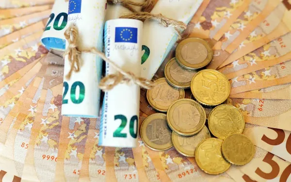 Het gemiddelde loon van een Nederland tegenover een Belg in 2026: "Het verschil is groter dan je zou denken"