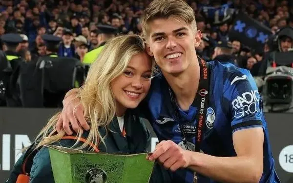WAG-koorts - Opwarmen voor het WK 2026 met de lekkerste foto's van Jozefien, de vriendin van Charles De Ketelaere
