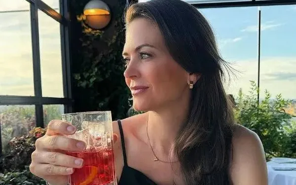 Astrid Coppens is 'on fire' en blijft ons maar bestoken met bikinifoto's die je doen duizelen