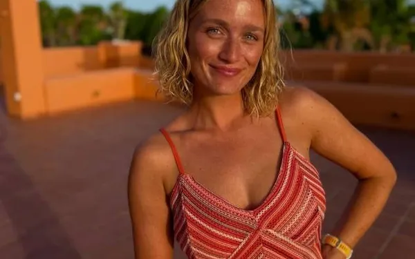 Julie Vermeire stuurt haar babe-gehalte nog wat de hoogte in met heerlijke bikinifoto