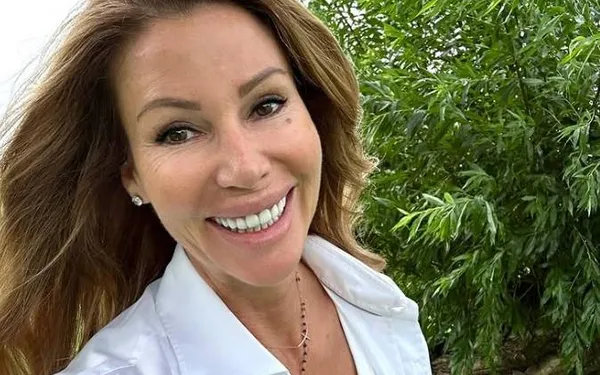 Hallo kroket! Phaedra Hoste (54) heeft het nog steeds: voormalig model maakt indruk in bikini!