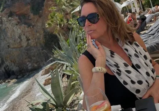 Wendy Van Wanten deelt 'intieme' bikinifoto uit de oude doos: "De tijd vliegt!"