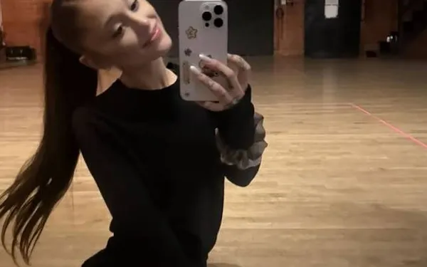 Ariana Grande toont (per ongeluk?) één van haar 'tsjoepen' op Instagram: "Was dit de bedoeling!?"