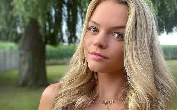 Loena Hendrickx (26) hangt haar schaatsen aan de haak... Niet getreurd, want hier zijn haar heetste bikinifoto's!