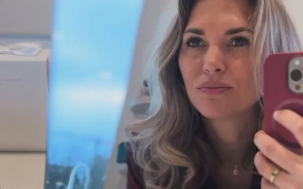 Sporza-commentator Ine Beyen 'mooiste vrouw van België' genoemd nadat ze pronkt in haar strak looppakje (foto's)