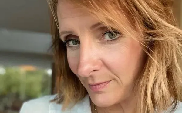 Een keer iets anders dan een koksmuts! Chef-kok Sofie Dumont pronkt in badpak: "Wat een powerwoman!"