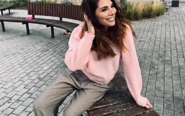 Saartje Vandendriessche toont nog eens haar afgetrainde tempel: "Boeken dicht, bikini aan!"