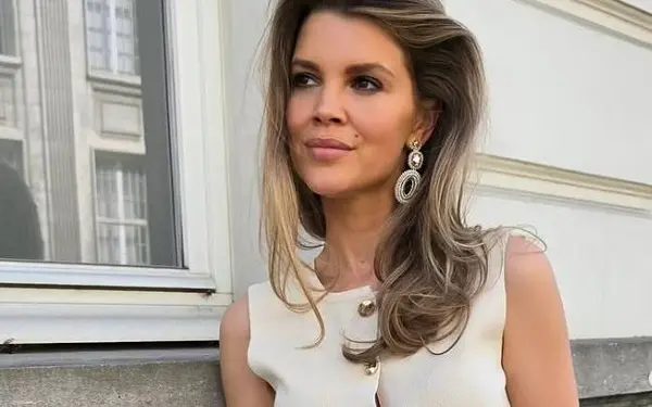 De bloedmooie x-Miss België Justine De Jonckheere in bikini... da's toch een beeld dat blijft hangen