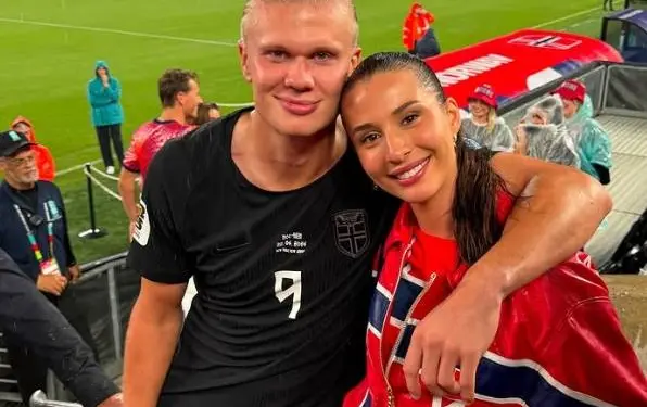 Fan of geen fan van Haaland... voor zijn vriendin Isabel in bikini kun je alleen maar supporteren! (foto's)