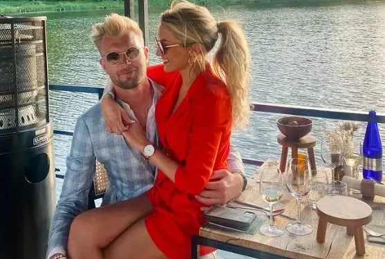 Zwangere Charlotte Van Looy, vriendin van Ruben Van Gucht, toont zich in bikini (foto's)