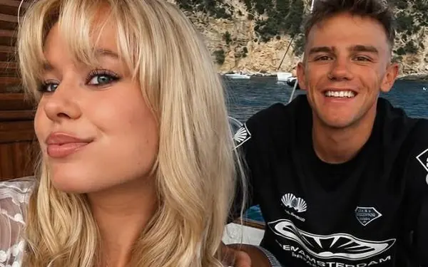 Thibau Nys die de billetjes van zijn lief Anna nat spuit... da's erg aangenaam om naar te kijken