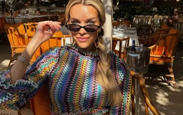 Een van de lekkerste babes van Vlaanderen? Bo Praet probeert ons nog eens te overtuigen in bikini (foto's)