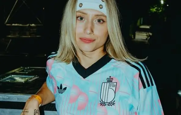 Vlaamse dj Novah schittert op TML... en daarom gooien we graag haar heetste kiekjes in de groep!