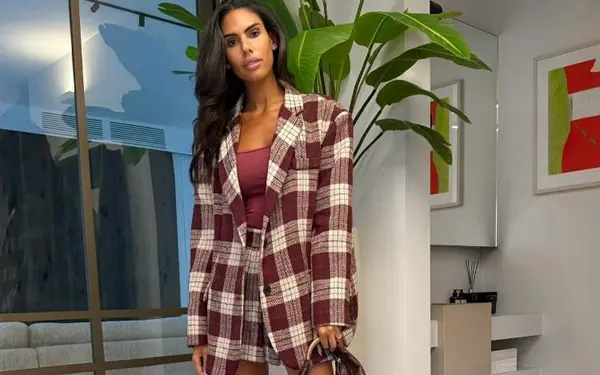 Hallo Wout Bru! 'Real Housewife' Natassia poseert in bikini en we mogen van héél dichtbij meekijken!