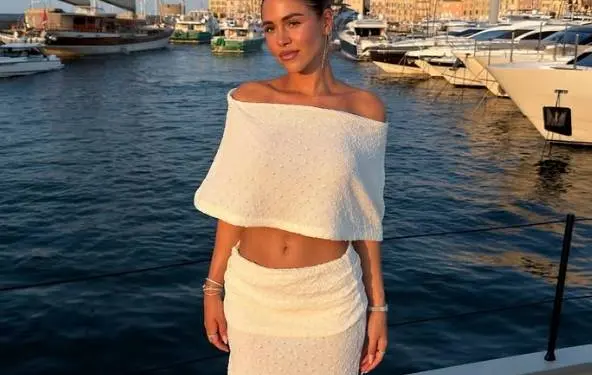 De Verhulstjes zitten in Saint-Tropez en je weet wat dat betekent... Sarah Puttemans schittert in bikini!