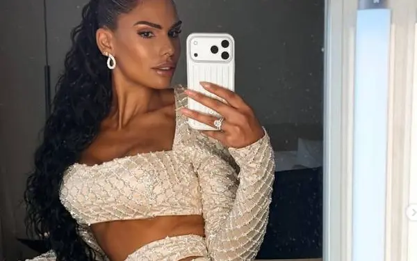 Een fijnproever als Wout Bru zal het zeker kunnen smaken: zijn vrouw Natassia toont haar tempel in een roze bikini