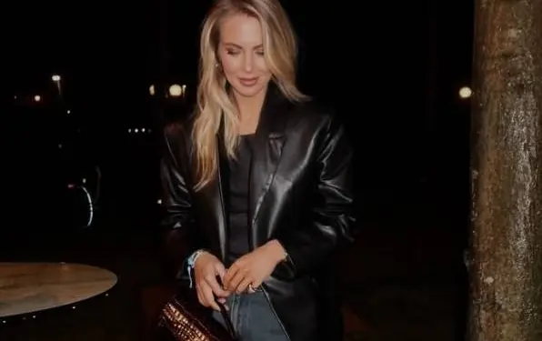 Femke Herygers deelt een strandvideo (in badpak en bikini) en half Vlaanderen plakt weer tegen zijn/haar scherm