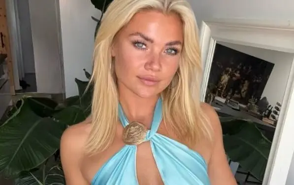 Hollandse klepper Nikki deelt heerlijke bikinifoto's en iedereen verdrinkt in haar boezem, euhm... ogen
