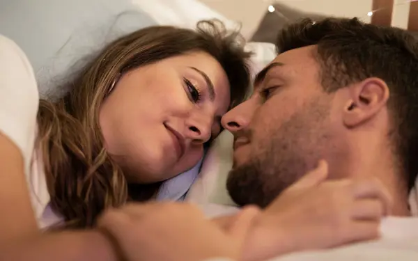 Wat willen Vlaamse vrouwen nu eigenlijk in bed? Ze vertellen het zelf: "Gaan met die tong!"