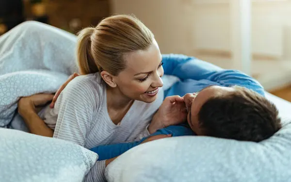 Julia (29) en Tim (31) gingen aan het experimenteren en gaven vooral hun voorspel een enorme boost