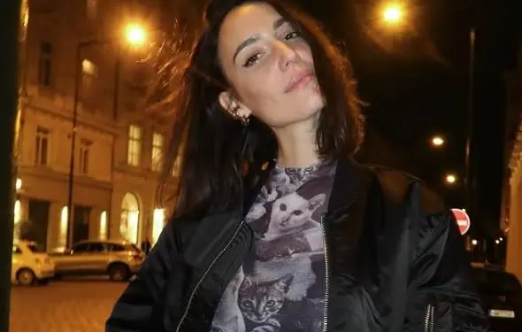 Zwangere techno-dj Amelie Lens straalt in bikini: "Zo ben je nóg mooier!" (foto's)