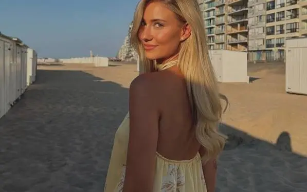 De heerlijke Celine Van Ouytsel in bikini... da's altijd smullen geblazen! (foto's)