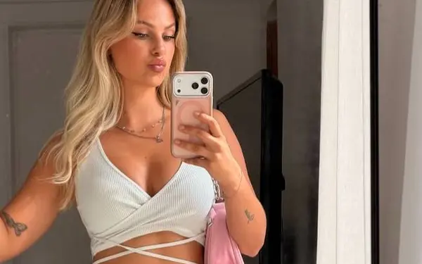 Helene, ooit 'de knapste dj van Vlaanderen' genoemd, deelt nu vooral stomende bikini- en fitnessfoto's