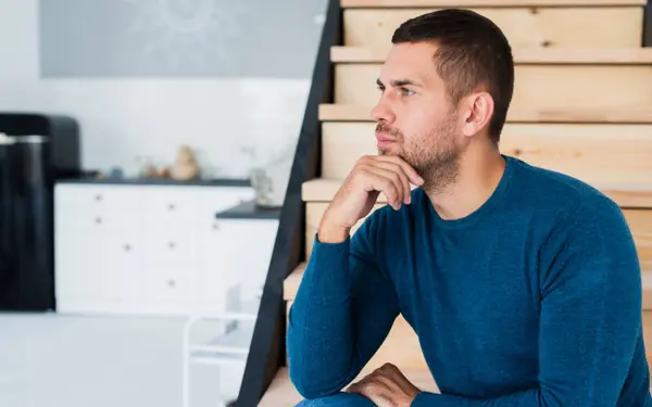 “Ik voel me vernederd door mijn lief... Ik ben in shock door wat ze in de badkamer doet nadat we van bil zijn gegaan”