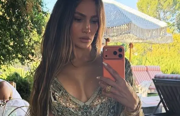 Jennifer Lopez toont zich in lingerie, en dan weet je dat Instagram ontploft (foto's)