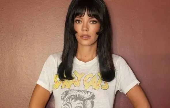 Lily Allen poseert in lingerie en da's genoeg om het internet op de rand van een breakdown te brengen