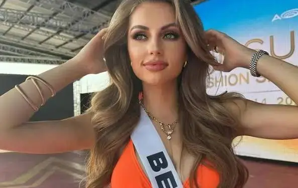 Ex-Miss België Karen Jansen laat nog eens in bikini zien waarom ze tot de mooiste van ons land werd verkozen