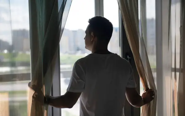Gigolo Tom legt zijn financiën op tafel: dit verdient hij elke nacht (en hij heeft één groot 'talent')