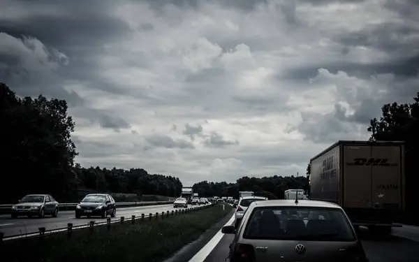 Hoeveel uur per jaar sta je als spitsrijder rond Antwerpen in de file? TomTom rekende het uit