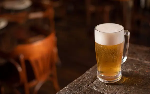 Het verschil tussen de prijs van een pintje bier in 1974 en 2026 is hallucinant