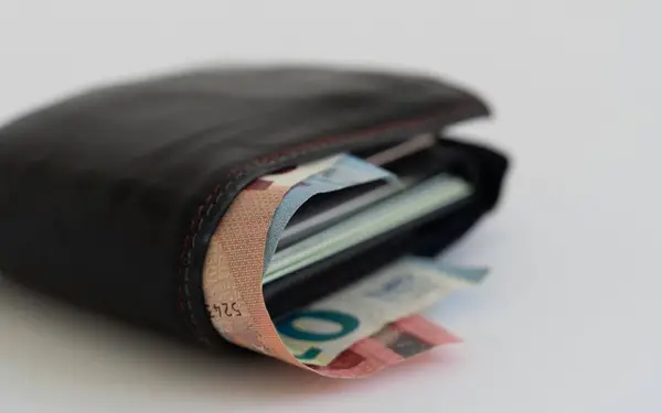 Per vergissing te veel loon op je rekening? Zo lang mag je baas het terugvragen