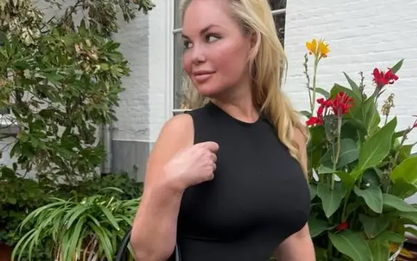 De dag dat... Lesley-Ann Poppe meedeed met virale lingerietrend, maar haar volgers enkele bedenkingen hadden