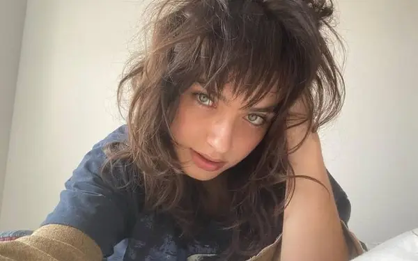 Nederlandse actrice Sophie Bouquet is dé ster van de rode loper in een wel héél doorschijnende jurk (foto's)