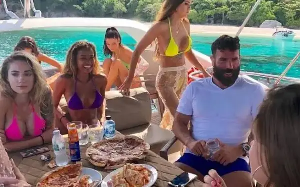 Hoeveel keer gaat een echte 'pro' van bil? Bekende én beruchte vrouwenzot Dan Bilzerian zegt het ons...