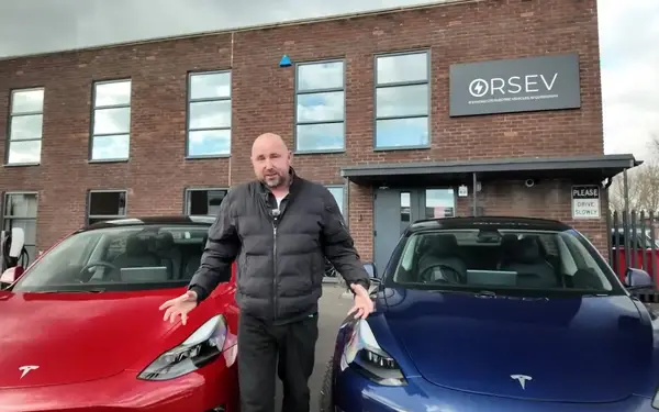 Vergelijking tussen nieuwe en ‘versleten’ Tesla onthult verrassende waarheid
