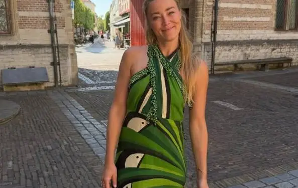 Big Brother-presentatrice Geraldine Kemper deelt geweldige bikinifoto's van onder de Franse zon: "Wat een dame!"