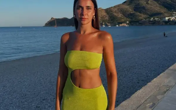 Ex-Miss België Elena Castro Suarez vertoefde onder de zon, en dan weet je wat er komt... Stomende bikinifoto's!