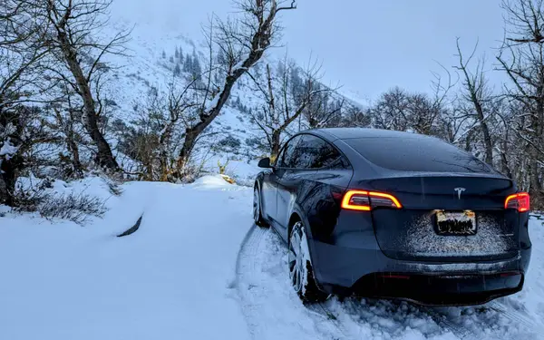 Grootste wintertest van Europa: zoveel rijbereik verliest je Tesla écht in vriestemperaturen