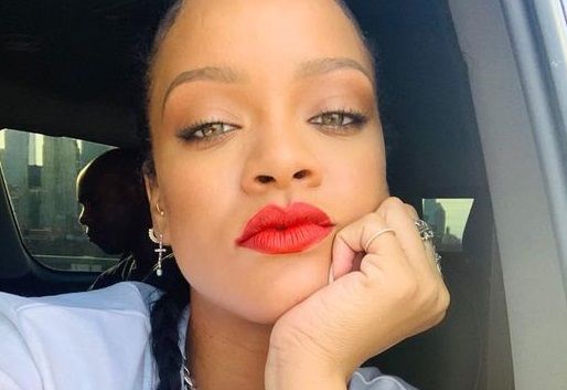 Rihanna promoot haar eigen lingeriemerk, en doet dat zoals alleen zij dat kan (video)