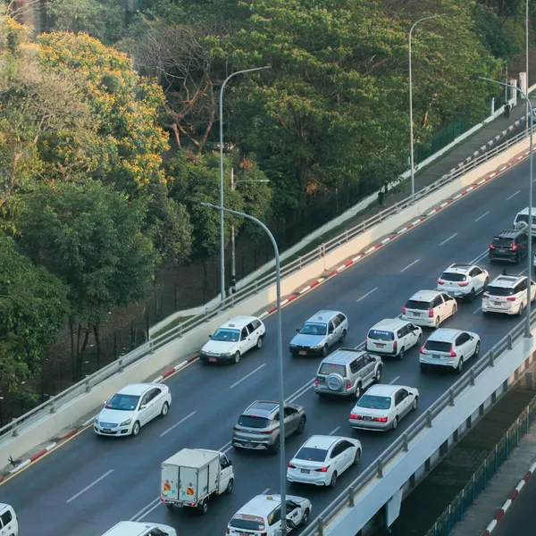 Tegenwoordig staan we ook in het weekend stil op Belgische wegen: zijn auto's te goedkoop geworden?