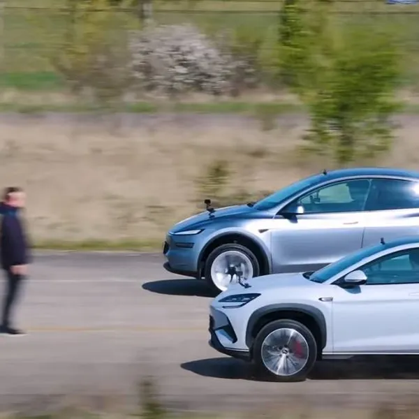 Tesla Model Y neemt het op tegen Chinese rivaal in dragrace, en er is een duidelijke winnaar