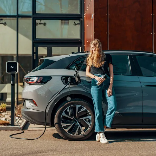 De schaduwkant van elektrisch rijden: de verborgen kosten van een elektrische auto op een rij